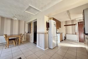 L-shaped Kitchen/Dining Room- click for photo gallery
